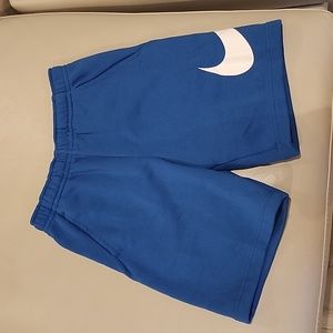 Brand new standard fit at knee length nike short drawstring